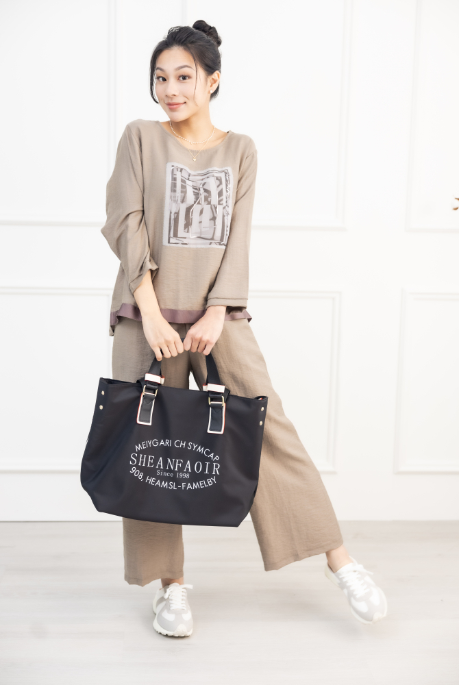 긴팔 銀條框長袖上衣 / 淺卡其