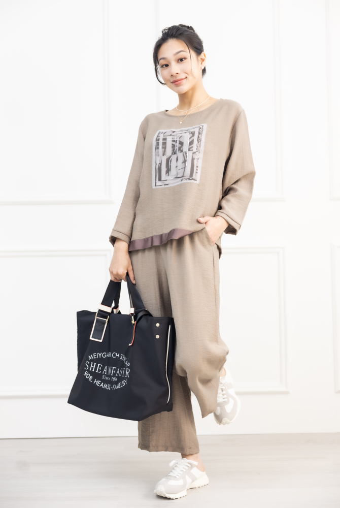 긴팔 銀條框長袖上衣 / 淺卡其