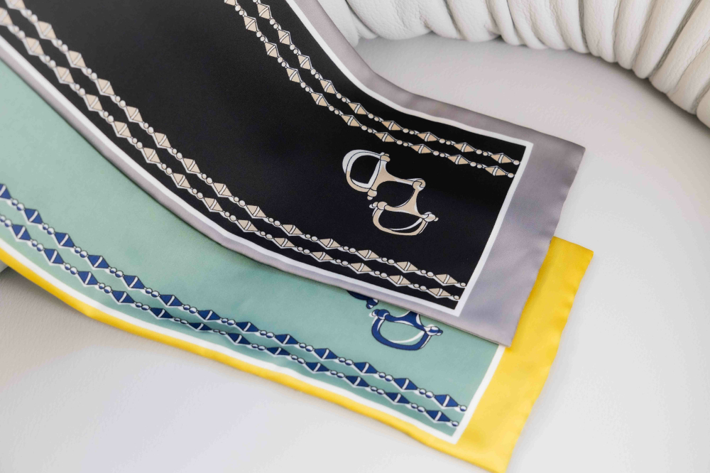 스카프 黑底米色底手銬圖案長圍巾 / 灰邊