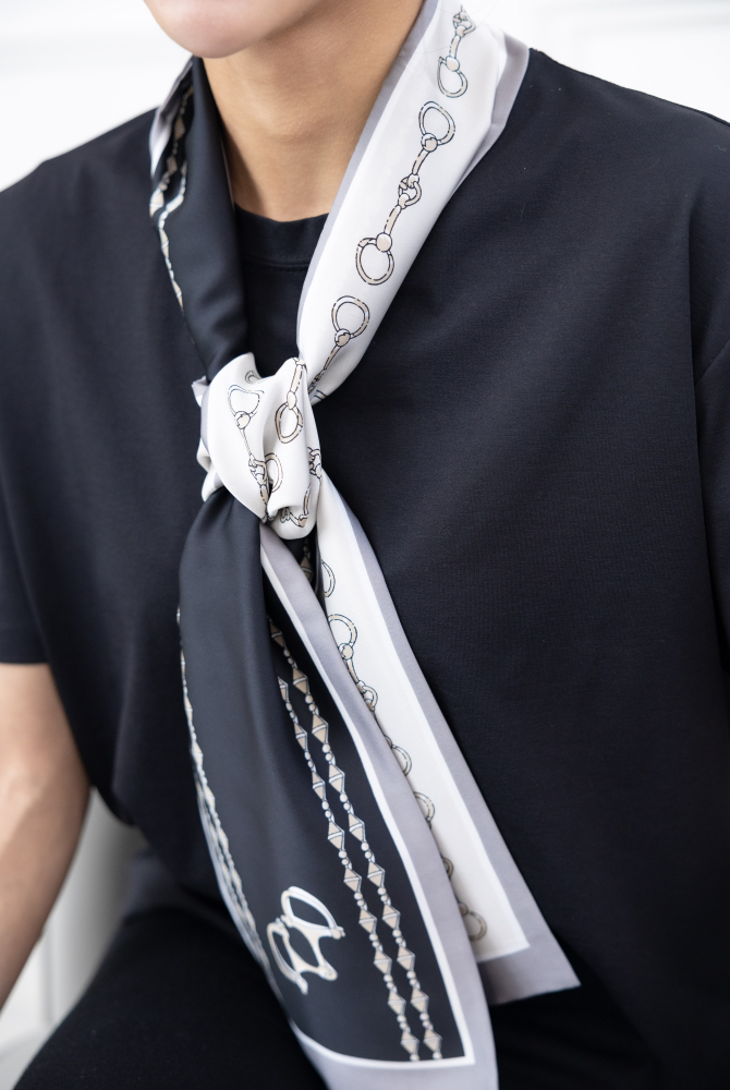 스카프 黑底米色底手銬圖案長圍巾 / 灰邊