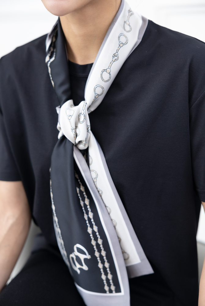 스카프 黑底米色底手銬圖案長圍巾 / 灰邊