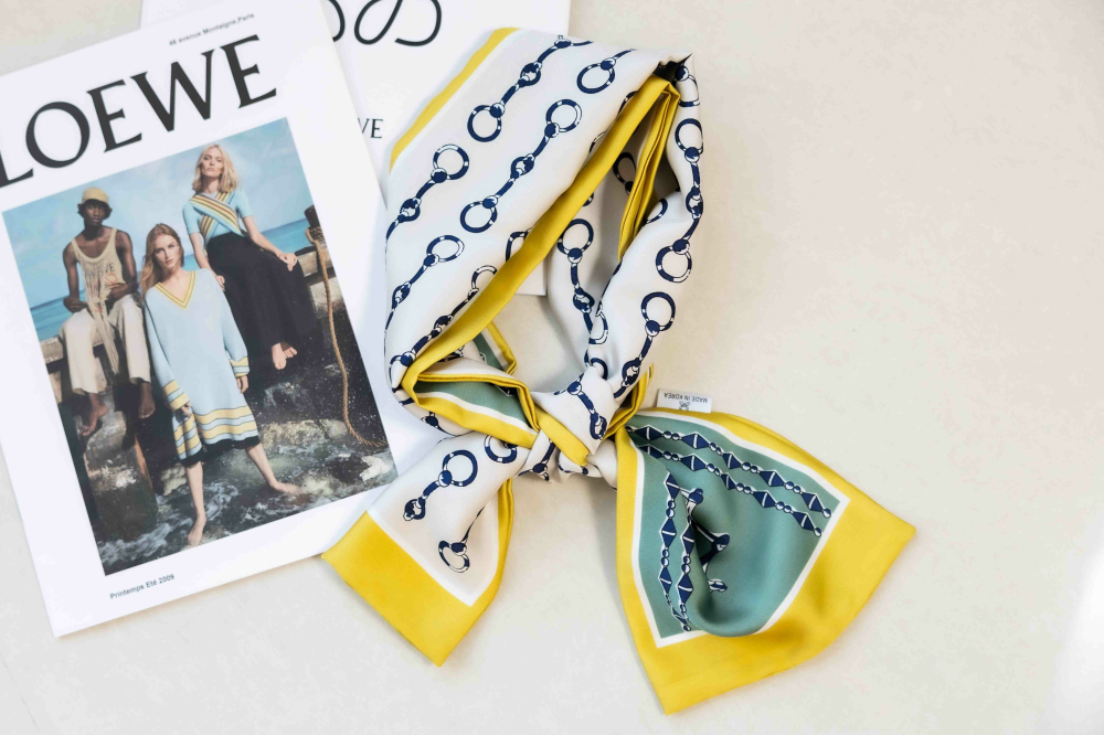 스카프 綠底米色底手銬圖案長圍巾 / 黃邊