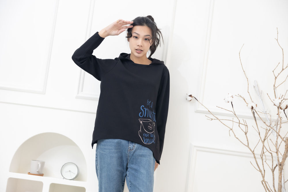 긴팔 半臉印花後拼棉布上衣 / 黑色