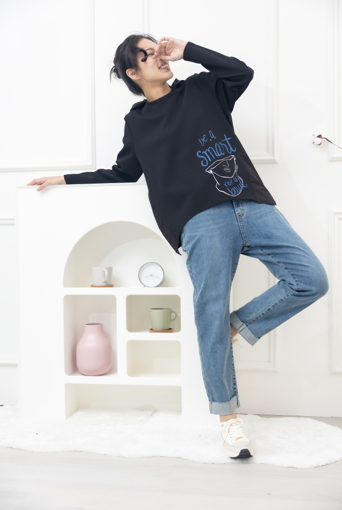 긴팔 半臉印花後拼棉布上衣 / 黑色