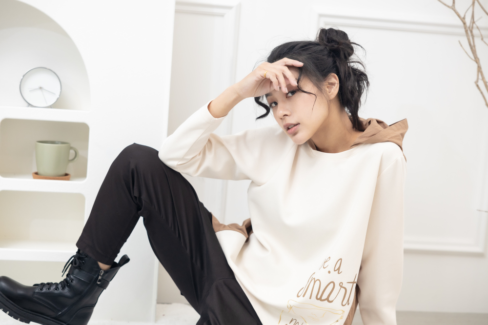 긴팔 半臉印花後拼棉布上衣 / 米黃色