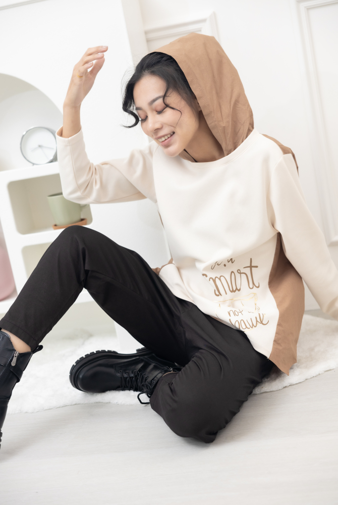 긴팔 半臉印花後拼棉布上衣 / 米黃色