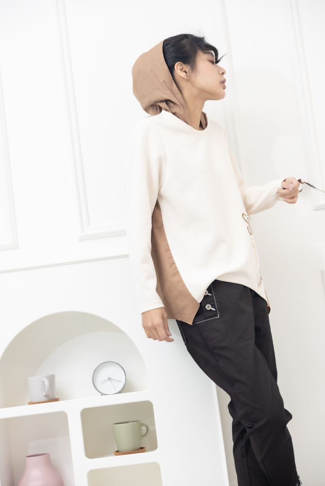 긴팔 半臉印花後拼棉布上衣 / 米黃色