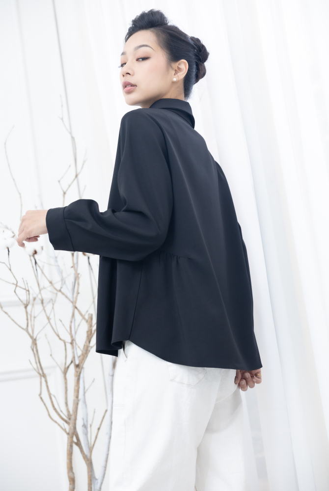 긴팔 立領 A字型 腰部抓皺長袖上衣／黑色