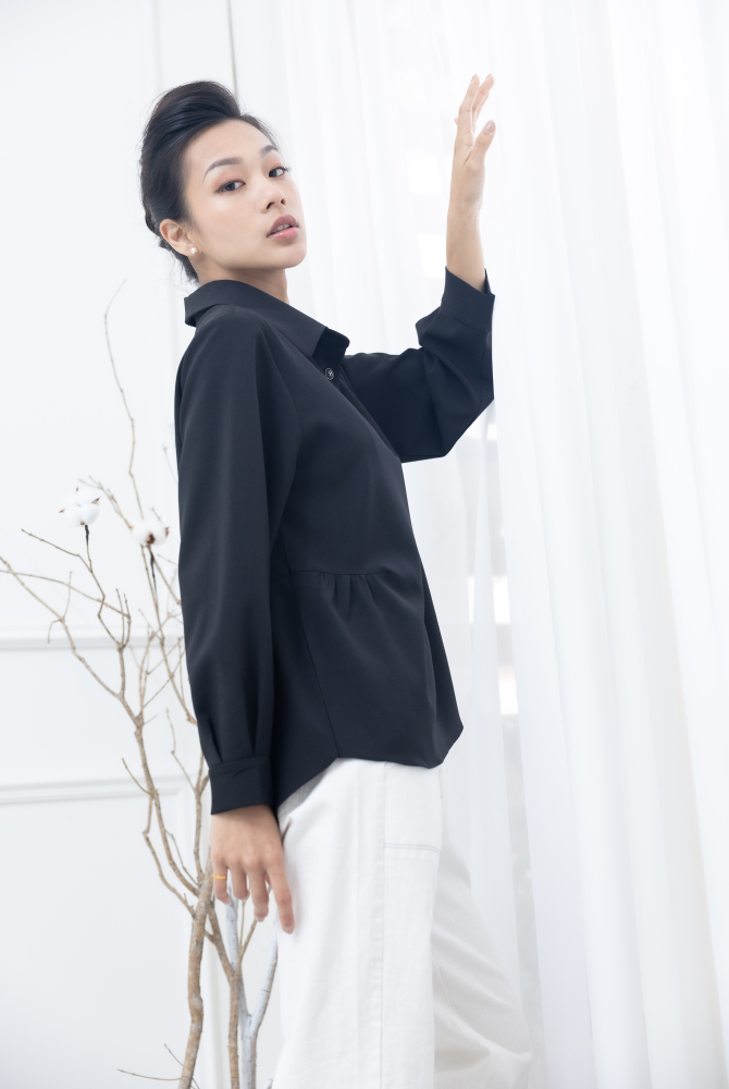 긴팔 立領 A字型 腰部抓皺長袖上衣／黑色