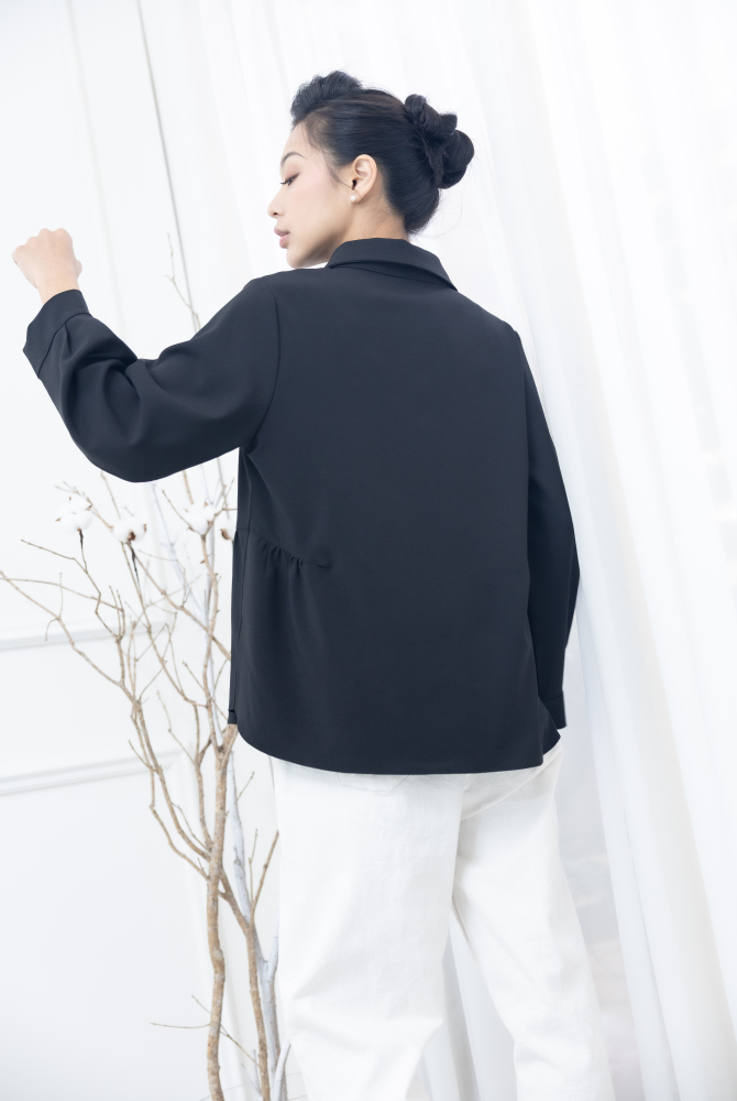 긴팔 立領 A字型 腰部抓皺長袖上衣／黑色