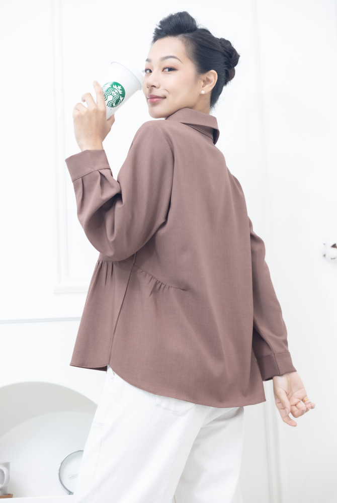 긴팔 立領 A字型 腰部抓皺長袖上衣／淺咖色