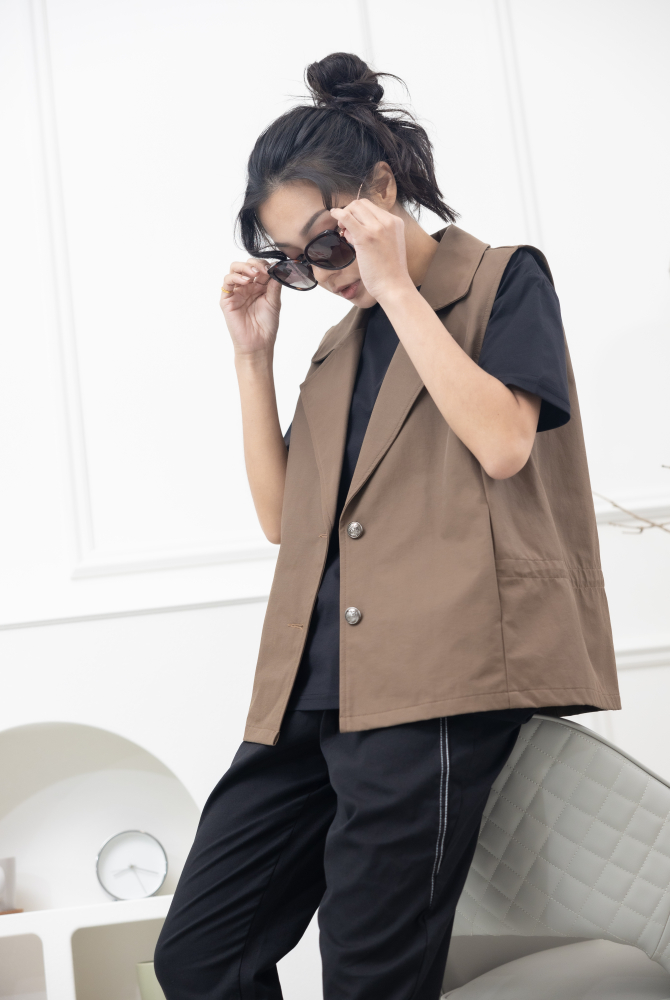 조끼 金屬扣抽繩西裝背心 / 淺可可色