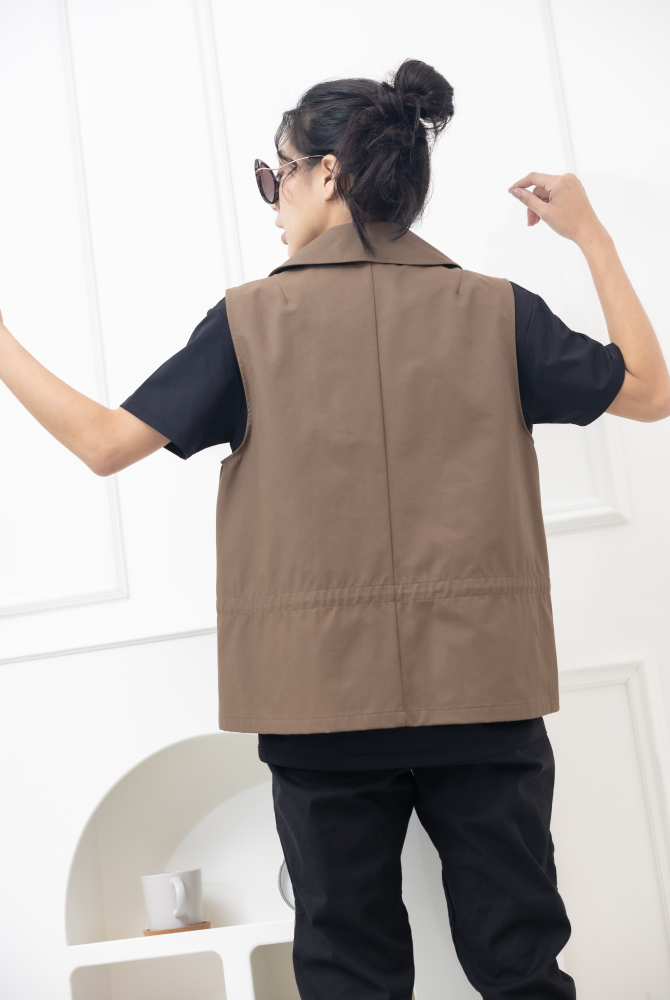 조끼 金屬扣抽繩西裝背心 / 淺可可色