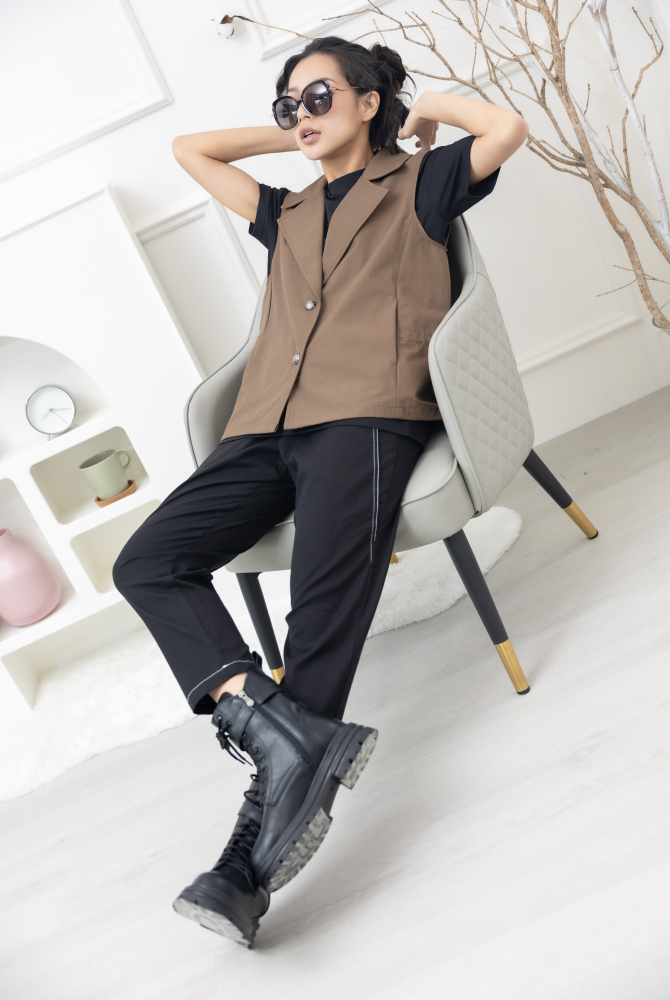 조끼 金屬扣抽繩西裝背心 / 淺可可色