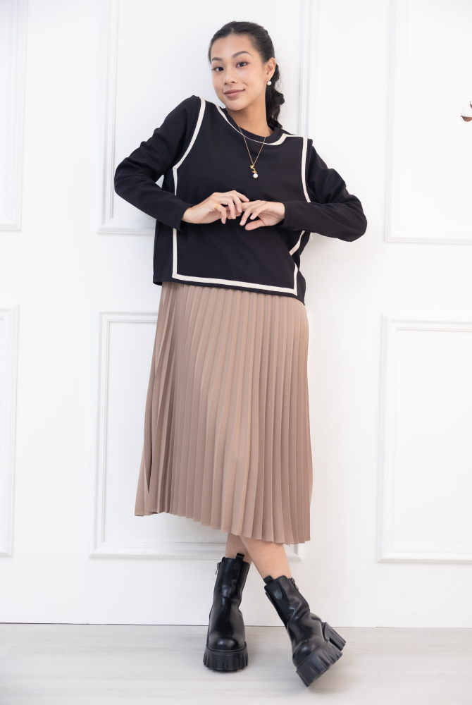 원피스 黑上衣駝色百褶裙假二件長洋裝