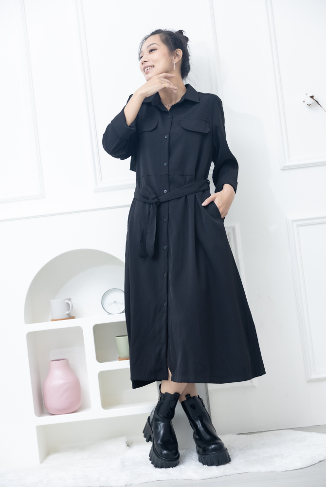 원피스 立領小A字假口袋洋裝 / 黑色