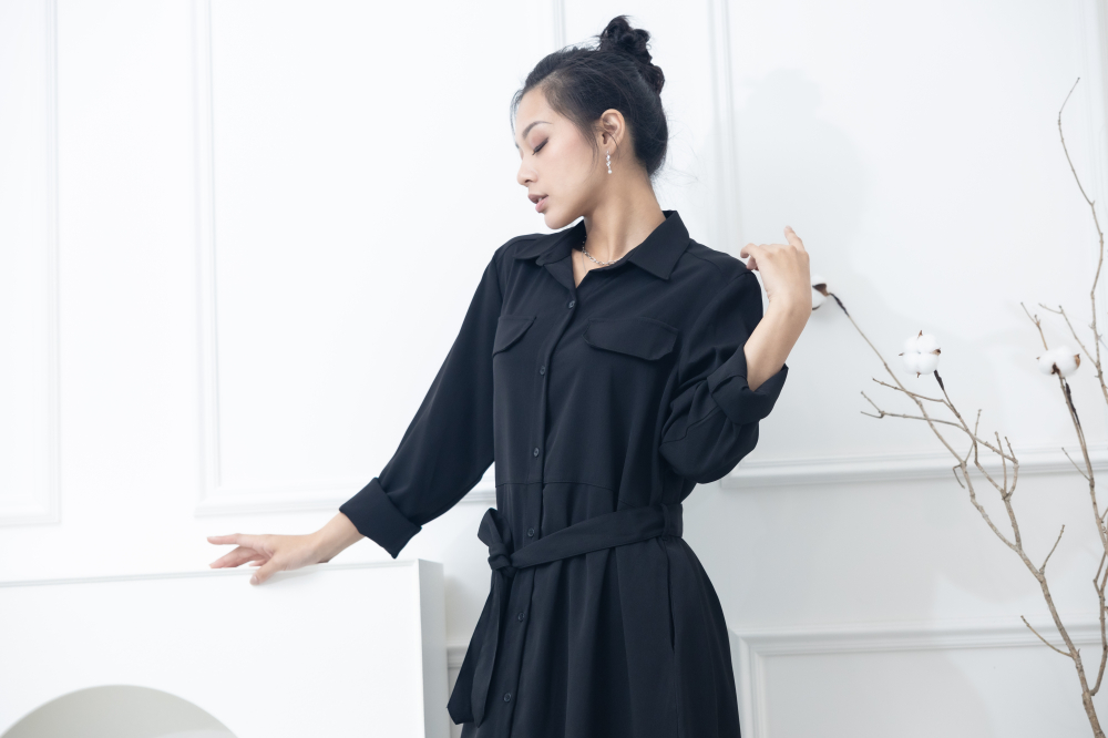 원피스 立領小A字假口袋洋裝 / 黑色