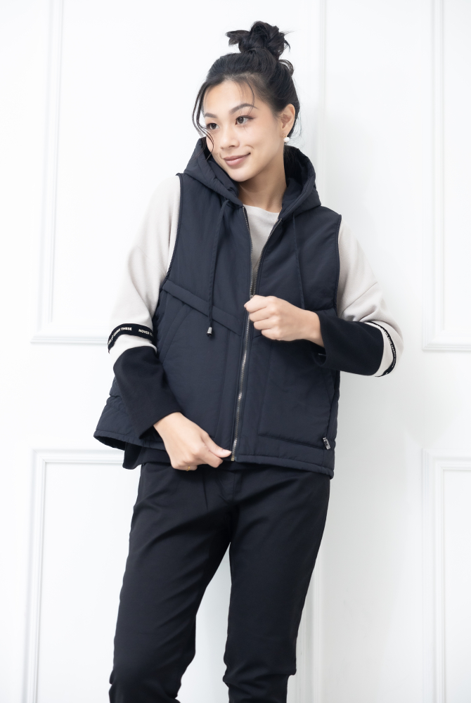 조끼 斜口袋抽繩連帽背心 / 黑色