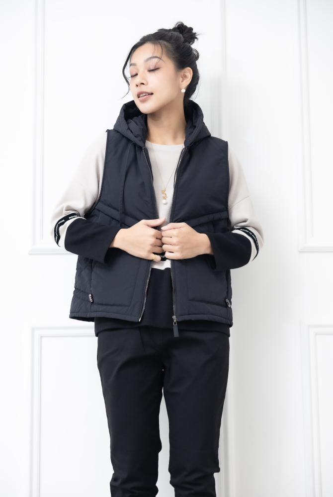 조끼 斜口袋抽繩連帽背心 / 黑色