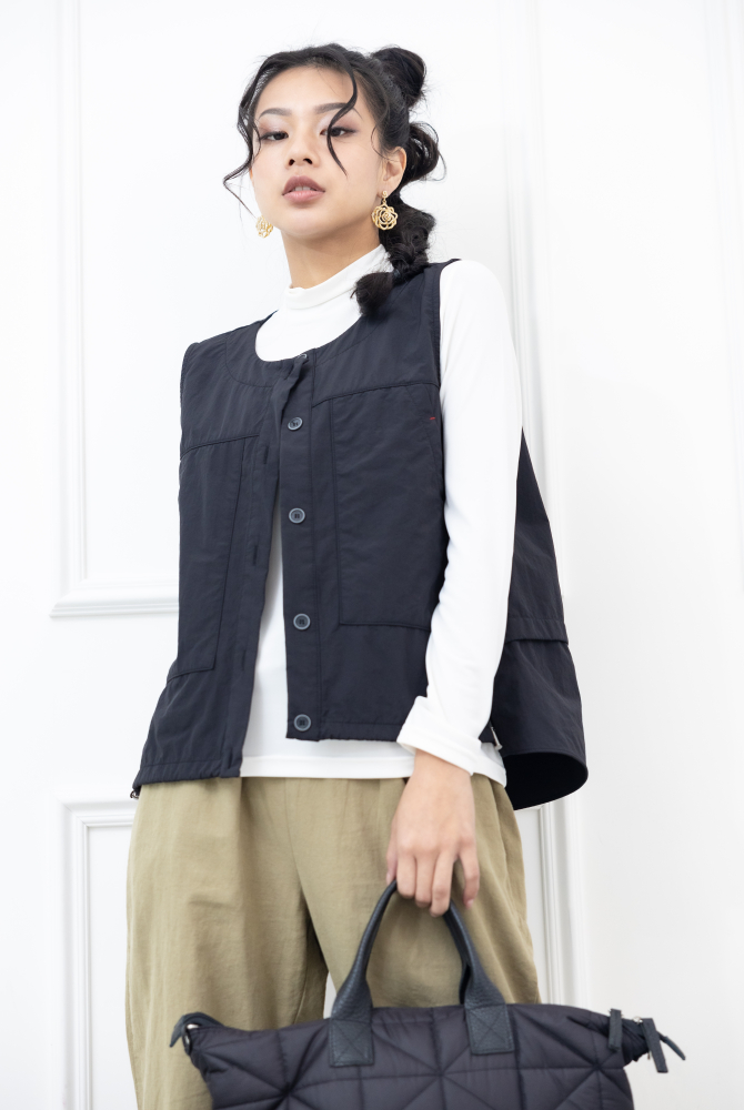 조끼 全開扣下擺抽繩背心 / 黑色