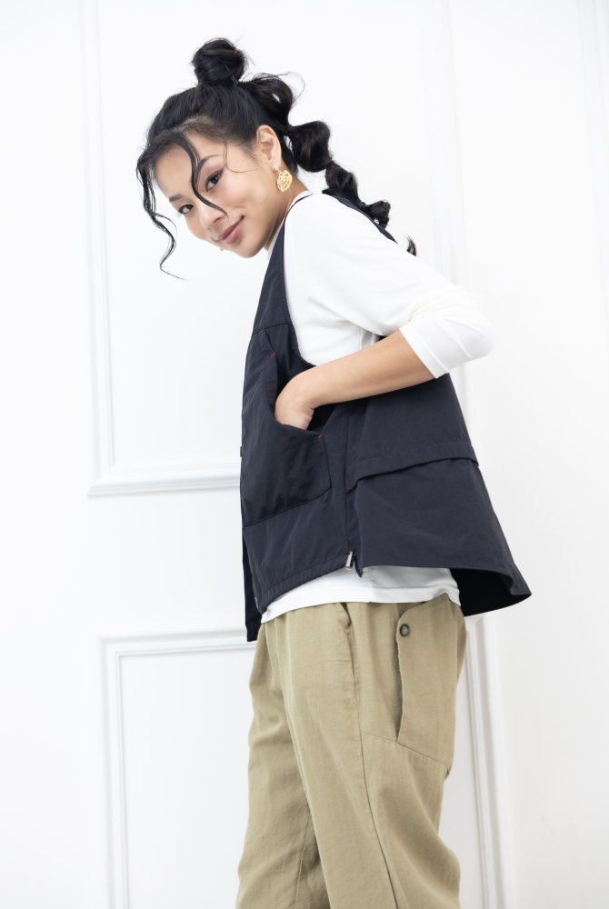 조끼 全開扣下擺抽繩背心 / 黑色