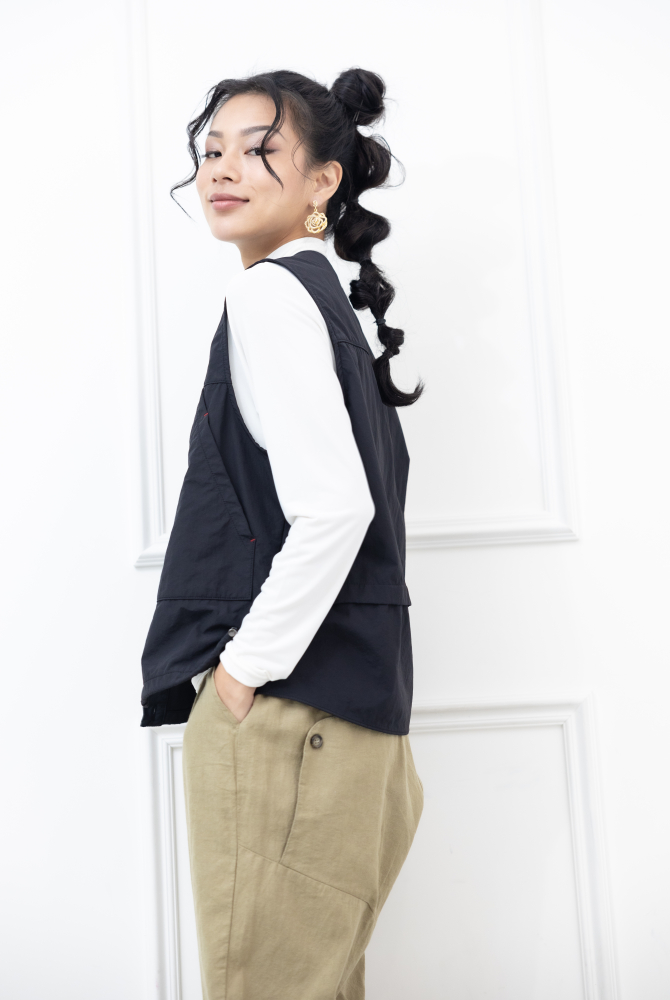 조끼 全開扣下擺抽繩背心 / 黑色