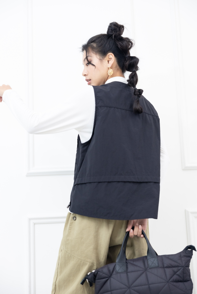 조끼 全開扣下擺抽繩背心 / 黑色