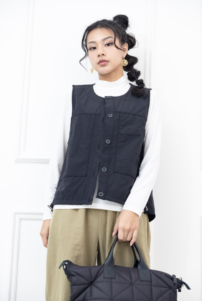 조끼 全開扣下擺抽繩背心 / 黑色
