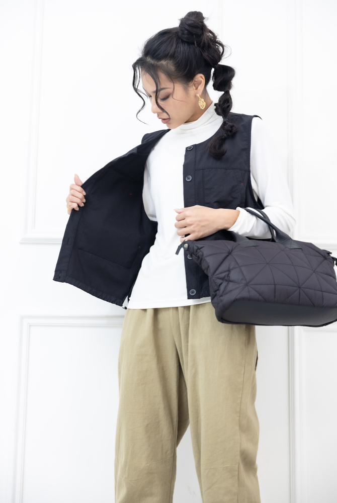 조끼 全開扣下擺抽繩背心 / 黑色