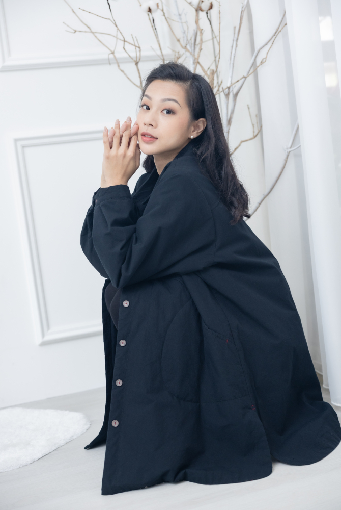 코트 立領綴紅線口袋長版外套 / 黑色