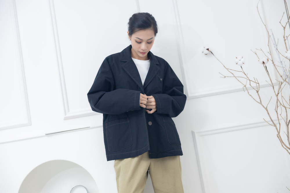 코트 西裝樣式短版外套 / 黑色