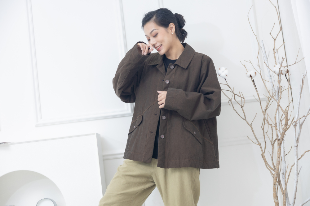 코트 立領鈕扣斜口袋外套 / 可可色