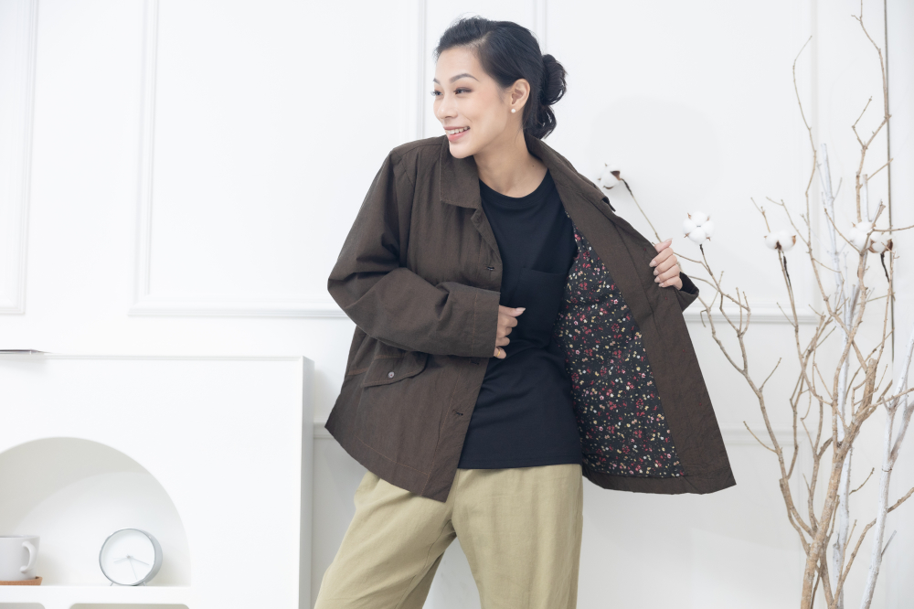 코트 立領鈕扣斜口袋外套 / 可可色