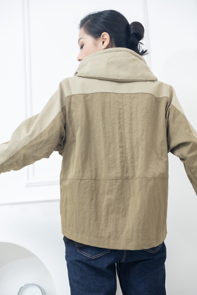 코트 異材質拼接拉鍊外套 / 杏綠色