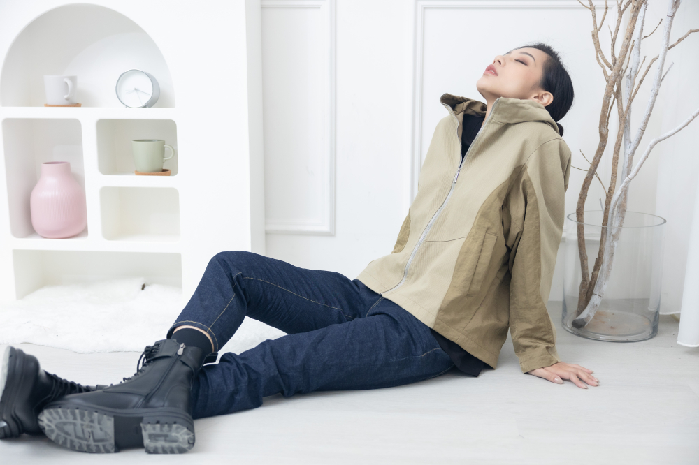 코트 異材質拼接拉鍊外套 / 杏綠色