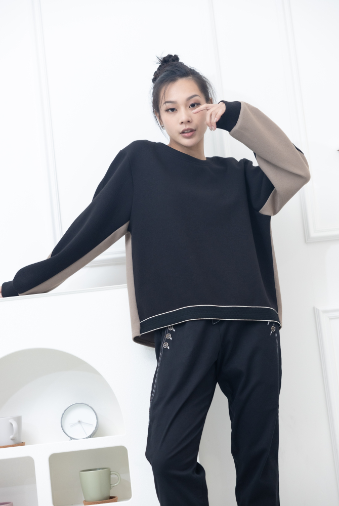 긴팔 黑色可可色拼接上衣