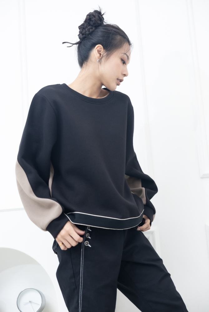 긴팔 黑色可可色拼接上衣