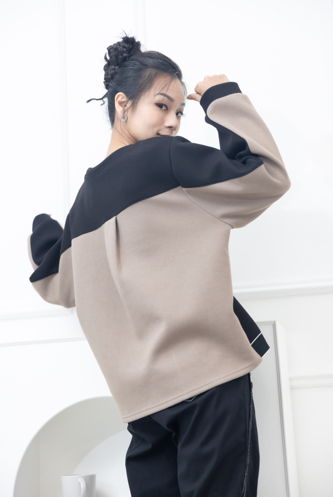 긴팔 黑色可可色拼接上衣