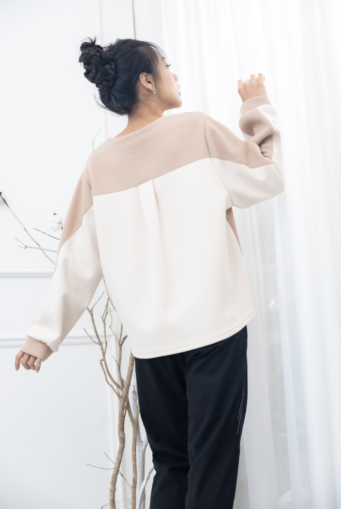 긴팔 奶茶色杏色拼接上衣