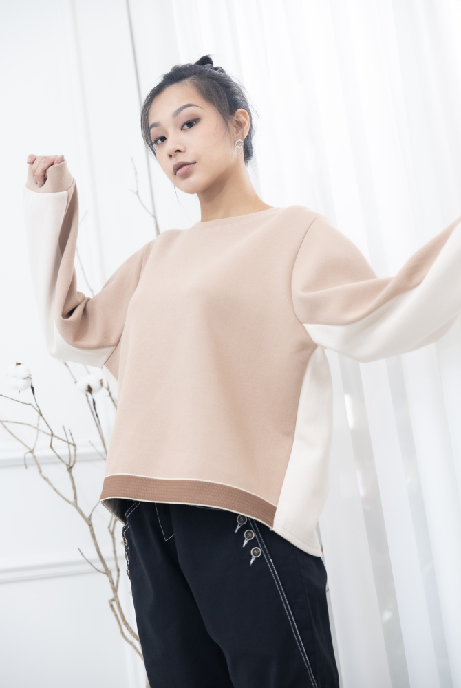 긴팔 奶茶色杏色拼接上衣