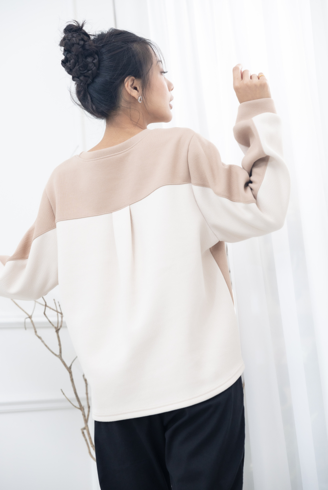 긴팔 奶茶色杏色拼接上衣