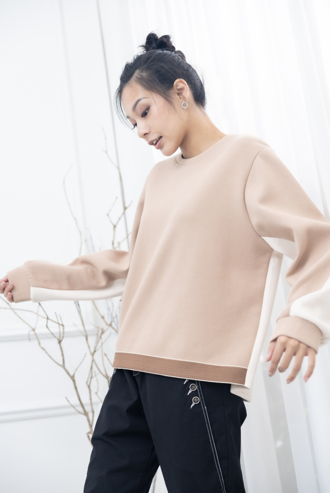 긴팔 奶茶色杏色拼接上衣