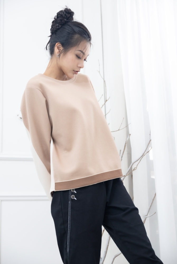 긴팔 奶茶色杏色拼接上衣