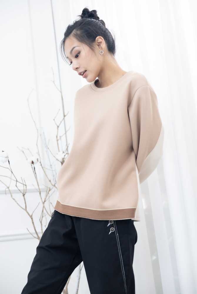 긴팔 奶茶色杏色拼接上衣