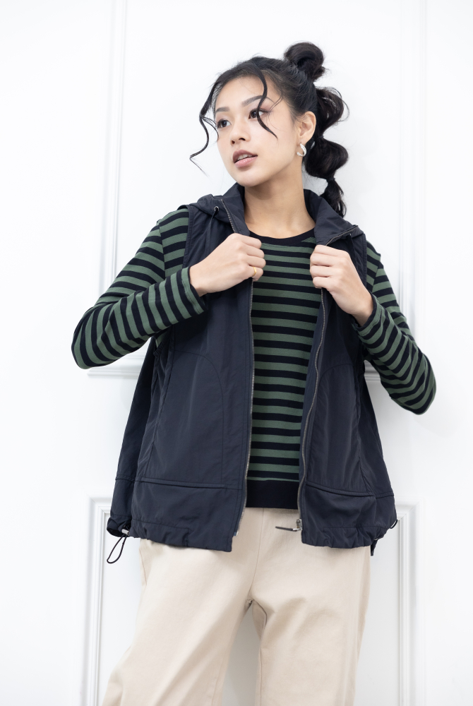 조끼 連帽抽繩背心 / 黑色