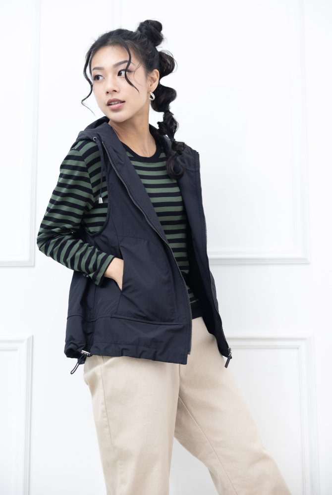 조끼 連帽抽繩背心 / 黑色