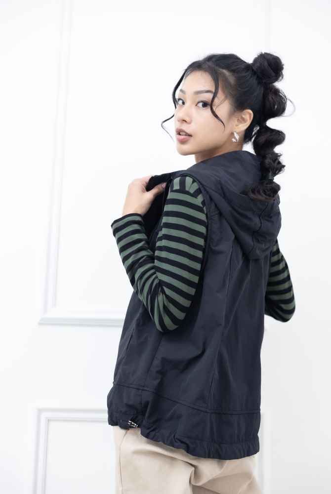 조끼 連帽抽繩背心 / 黑色