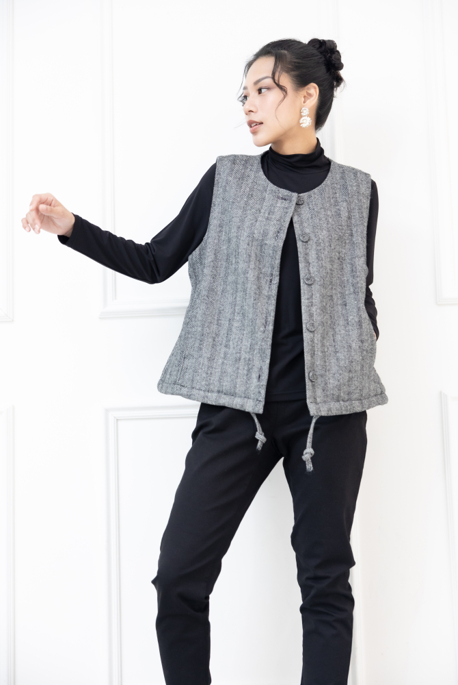 조끼 下擺抽繩內刷毛背心 / 黑色