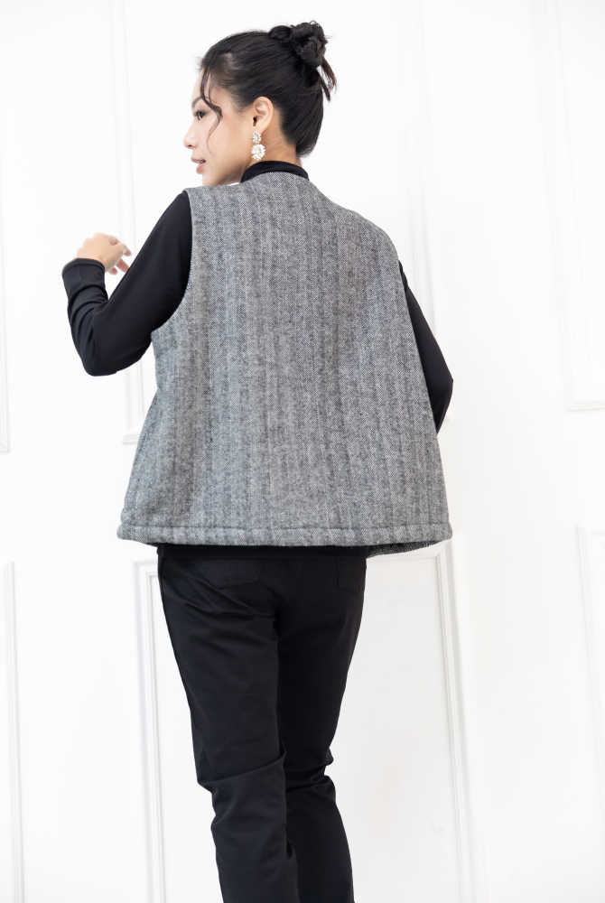 조끼 下擺抽繩內刷毛背心 / 黑色