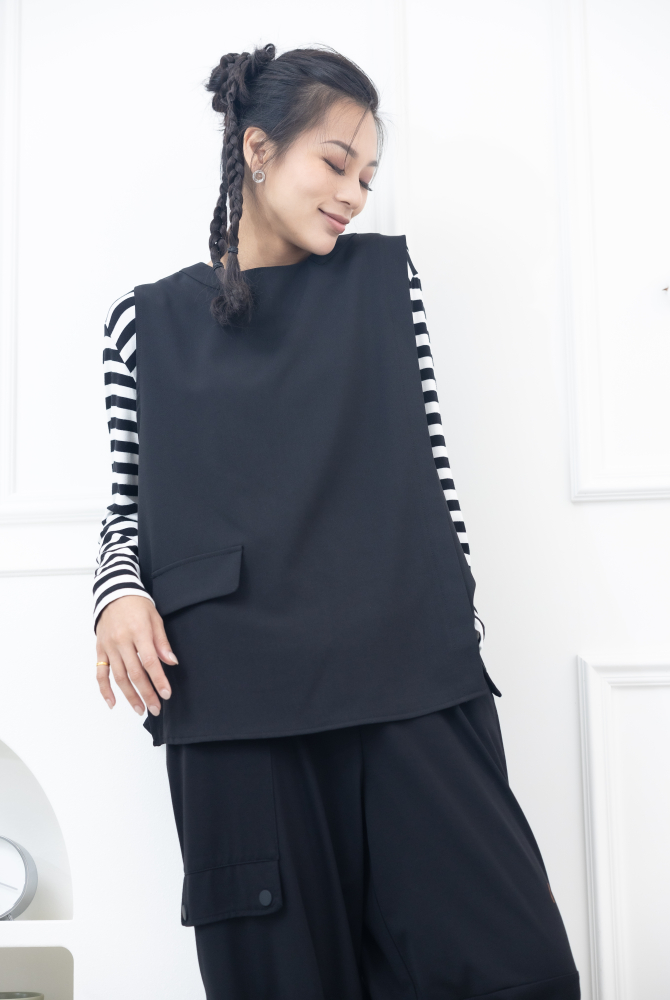 조끼 假口袋半拉鍊薄背心 / 黑色